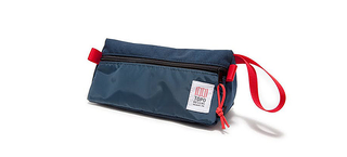 Illustration for article titled 7 Gifts For All Your Travel Needs: Chargers, Dry-Bags, Headphones & More